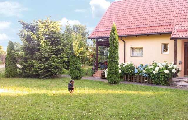 Дома для отпуска Three bedroom holiday home in Sikorzyno Голубе-3